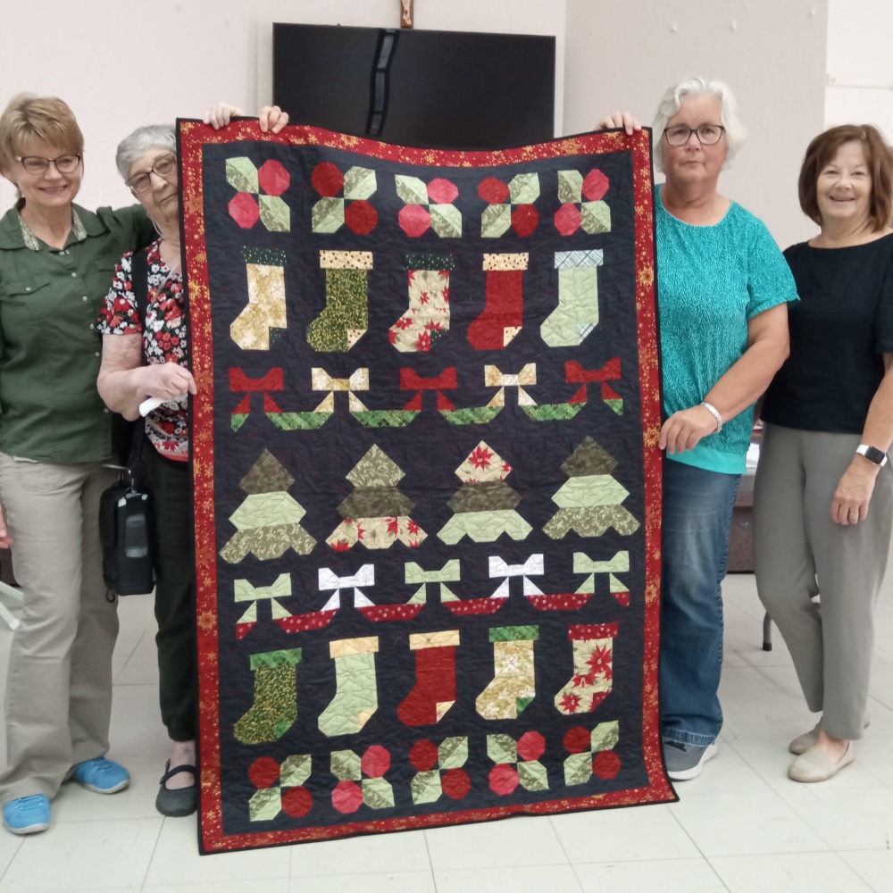 Barrhead Country Quilts donate Barrhead Auxiliary rafffle quilt